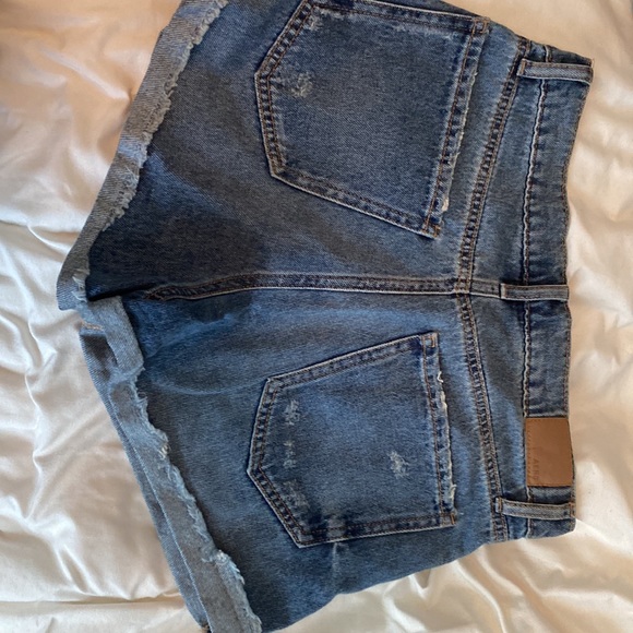 Women’s soft jean shorts - Picture 3 of 3